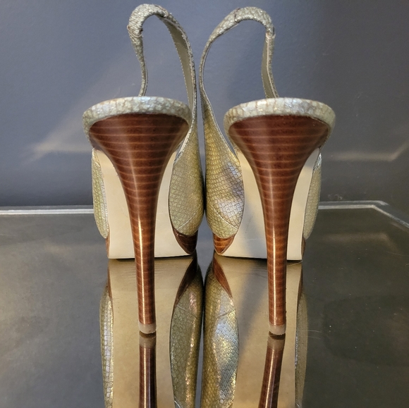 Guess Gold Platform Slingback Pumps - Picture 3 of 3